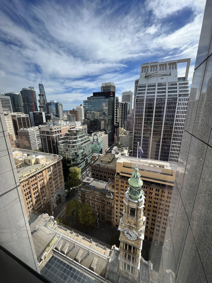 DustyPee's tweet photo. #roomviews not raining. #bonus https://t.co/qYXucHwQEg