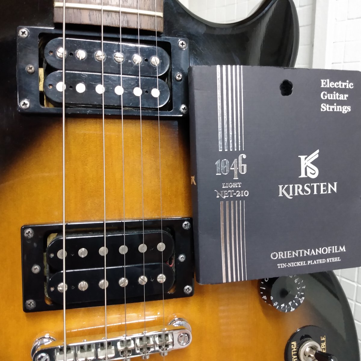 MalignoJr's tweet photo. Guitarra banguela na 5ª corda? Vamos fazer a troca e testar a 1046 da Kirsten...
#guitarra #cordasdeguitarra #nanofilm #orientnanofilm #coatedstrings #kirstenstrings #chinakirsten #guitar #guitarstrings https://t.co/4LNMpppQ6v
