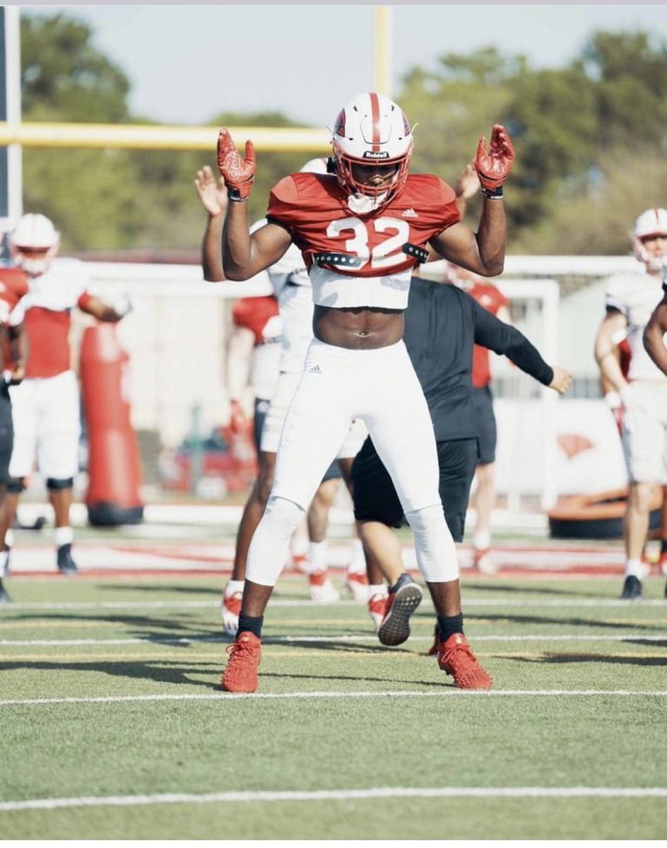 MathisGaius's tweet photo. My dude @Kingdsanders LB, 
Incarnate Word University.
#LivinTheLife
#YACTexas https://t.co/tgwCV3mHdc