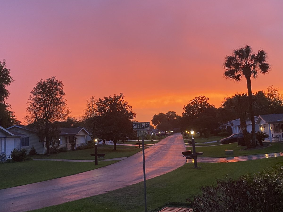 It has been raining all day but this sky makes it all worthwhile. Sweet dreams tonight my friends ❤️💤