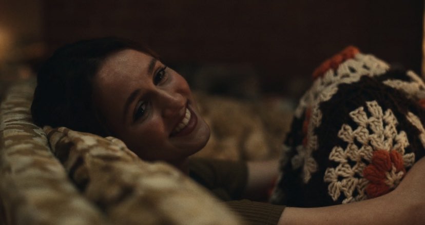fexihq's tweet photo. we don’t talk enough about how fez was looking at lexi with so much love in his eyes when she was singing #euphoria https://t.co/Xa6WiPje4H