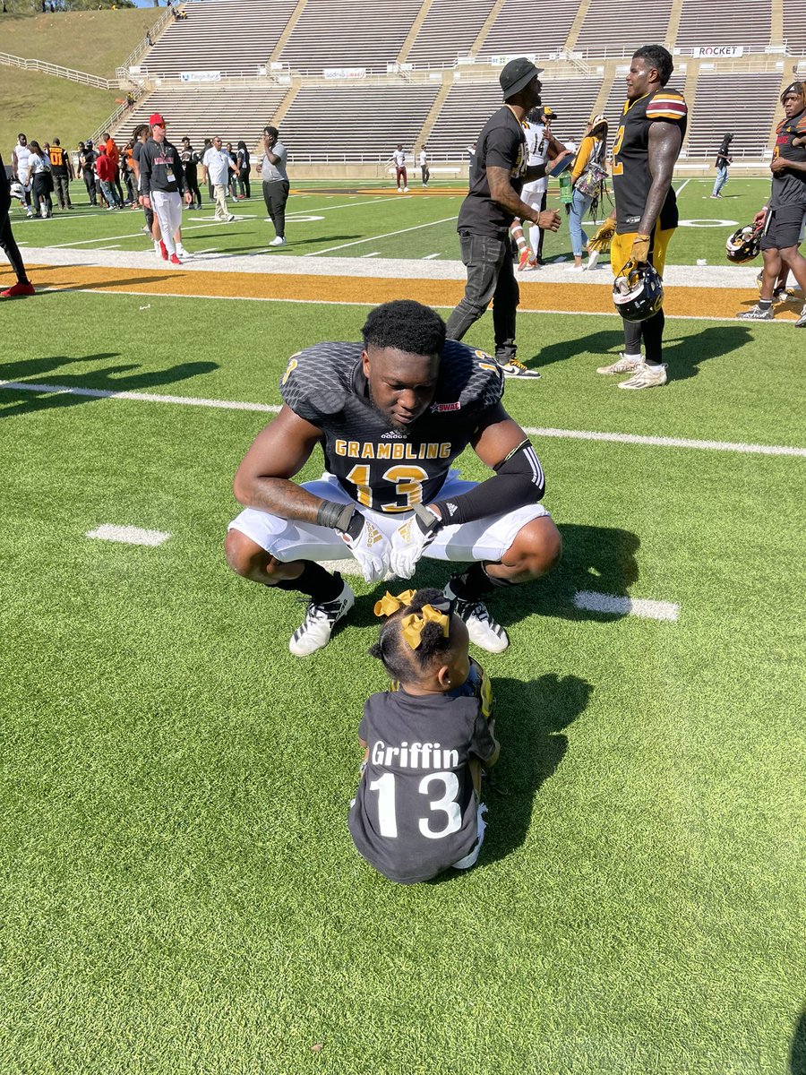 d.griffinn💔 tweet media