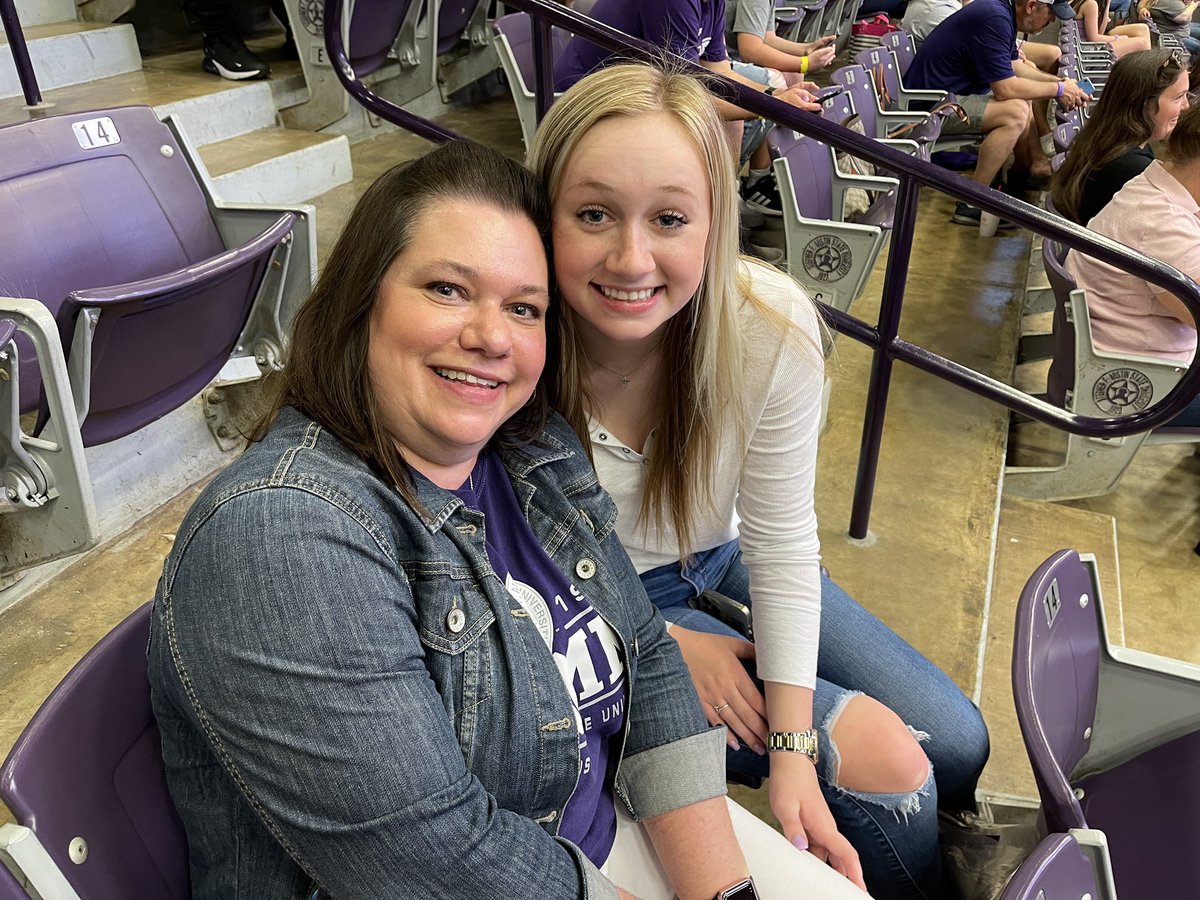 kevbryan's tweet photo. The Bryans had a great day @sfasu participating in #Axecepted Love what our school is doing to welcome and assist students and their families. Our campus has never looked better. 👏🏻 🪓 #AxeEm https://t.co/ZmSor1dR9f