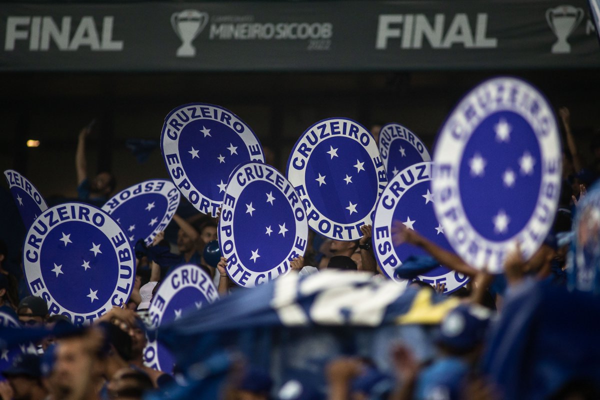 Cruzeiro's tweet photo. E, mais uma vez, a #MaiorDeMinas mostrou que todos estamos #FechadosComOCruzeiro! 🔵⚪

📸 @Staff_images https://t.co/M2gvd9ttqz