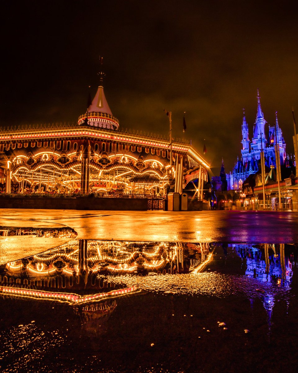 AntDiFilippo's tweet photo. Haven’t posted in a while in the Twitters. Here are some @WaltDisneyWorld #DisneyWorld photos from last night. 

I tell you what, I was exhausted walking from MK to the Villains Lot after these 😮‍💨

#disneyphotography #photography #longexposure #disneynerd https://t.co/i2YatZCQ8A