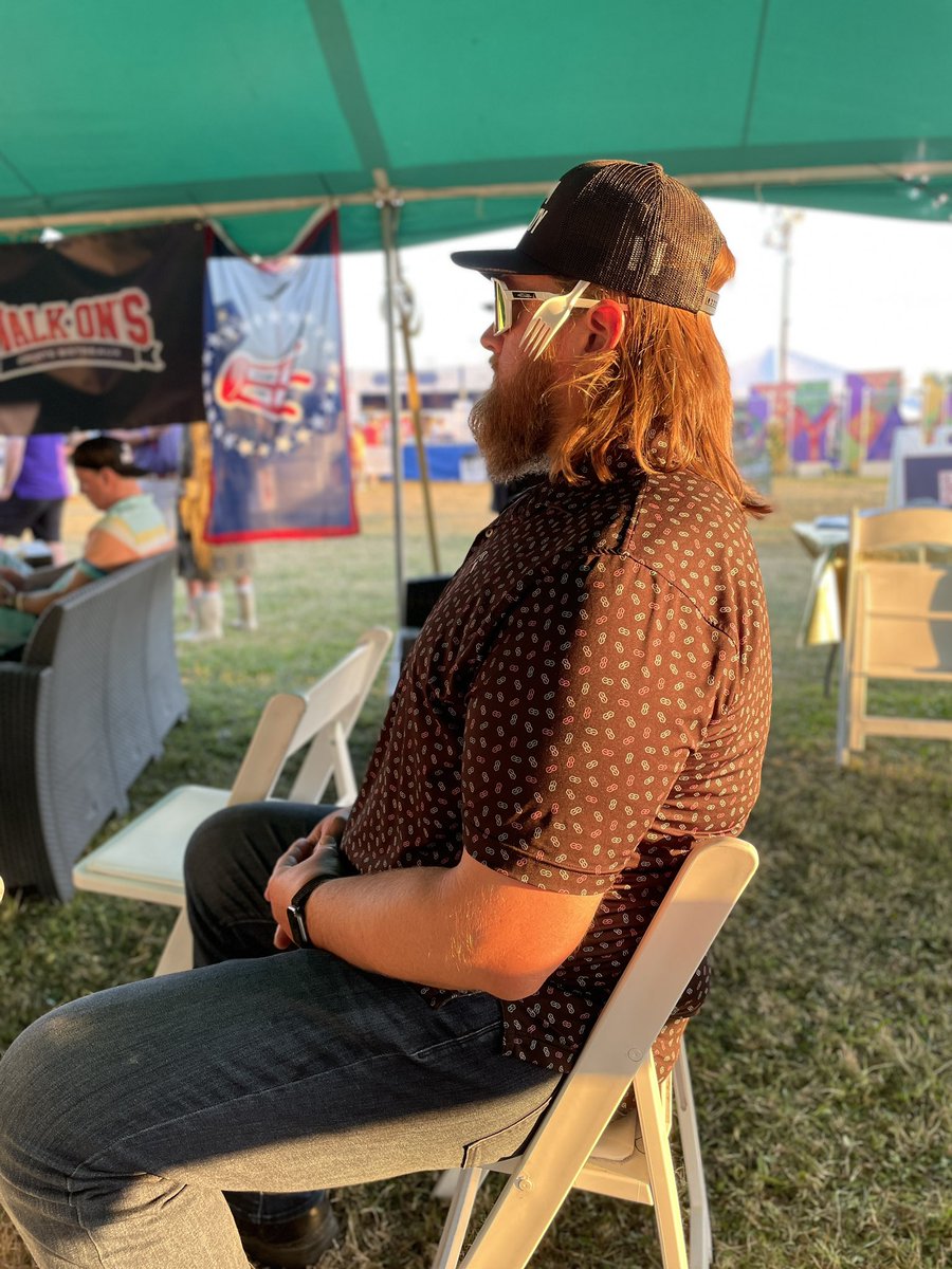 nickmangold's tweet photo. You know it’s been an awesome two days when you keep a fork strapped into your hat. @Hogs4TheCause @TeamPorknoy @seventyfourBBQ https://t.co/ra99WnlEfx