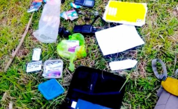 prog_pwrc's tweet photo. Items seized by troops of the Philippine Army’s 94th Infantry Battalion after an encounter with Communist Party of the Philippines-New People’s Army rebels in Barangay Buenavista, Himamaylan City, Negros Occidental on Friday afternoon (April 1, 2022). https://t.co/f7mID9R3Sr