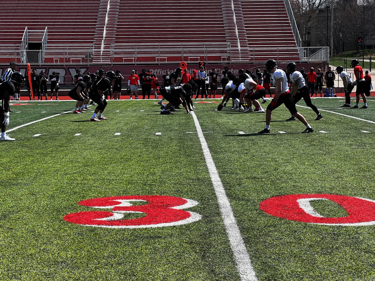 UCMFootballTeam's tweet photo. Scrimmage #1 📸

#MuleBrothers
#teamUCM https://t.co/Lp8KSRheHT