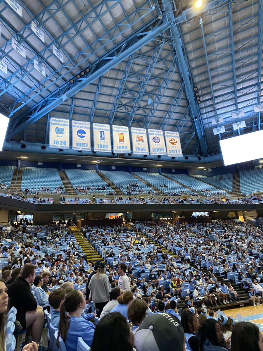 _hangryhannah's tweet photo. @jadamlucas @JonesAngell @carolina_pod settle a debate. We’re in the Smith Center for the Duke game and our group is wondering, how tall/long are the national championship banners? https://t.co/VDdZ6SZhIT