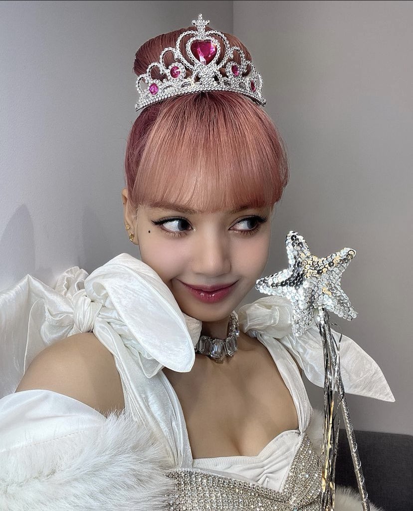 bpnaver's tweet photo. 📊 [Naver articulo] Lisa

Reacciona (2do emoji 😁) - Recomienda - Comparte 

1 https://t.co/y6zNo2tlQe
2 https://t.co/4fR85yNXac
3 https://t.co/AHl7vExz4w
4 https://t.co/4nkFFe24ny
5  https://t.co/vnnbeGN43l
6 https://t.co/Rvn1TR7jKC

#LISA #리사 #블랙핑크 #LALISA @BLACKPINK https://t.co/fRVb7HkdjR