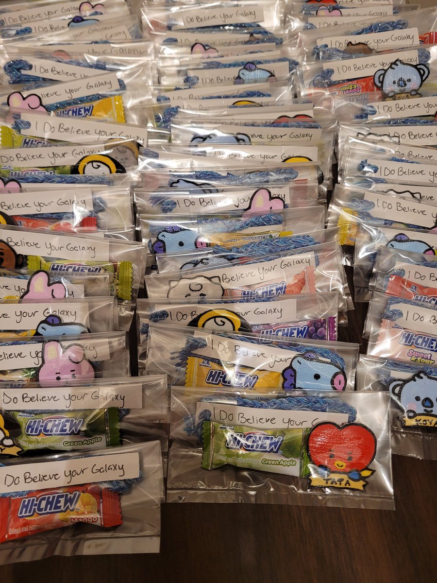 ColorMeTris's tweet photo. hello lovelies, I made some small #BTS_FREEBIES for #PTD_ON_STAGE_LAS_VEGAS that I will be handing out on the 8th; D1.
I have a very limited amount so if you would like to reserve one please DM me. 
Can't wait to meet you all at the concert 💜💜 https://t.co/SXHIAdNuVT