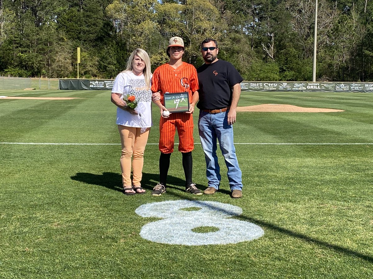CPGatorBaseball's tweet photo. Nothing better than a โWโ on Senior Day! @JayDavis2626 #TwitterlessBrett #FiredMeUp #ReignFall https://t.co/mGGNaHFoW1