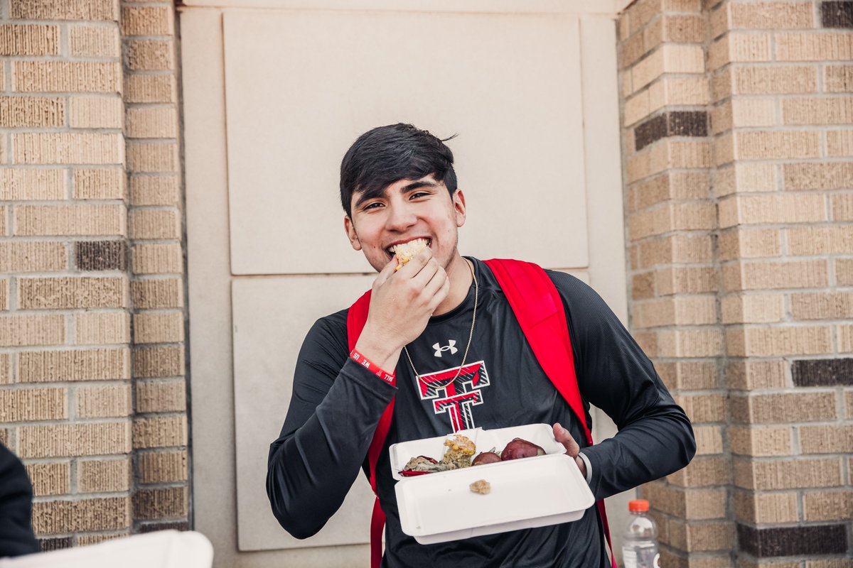 TexasTechFB's tweet image. Great food. Great people. Great day.
