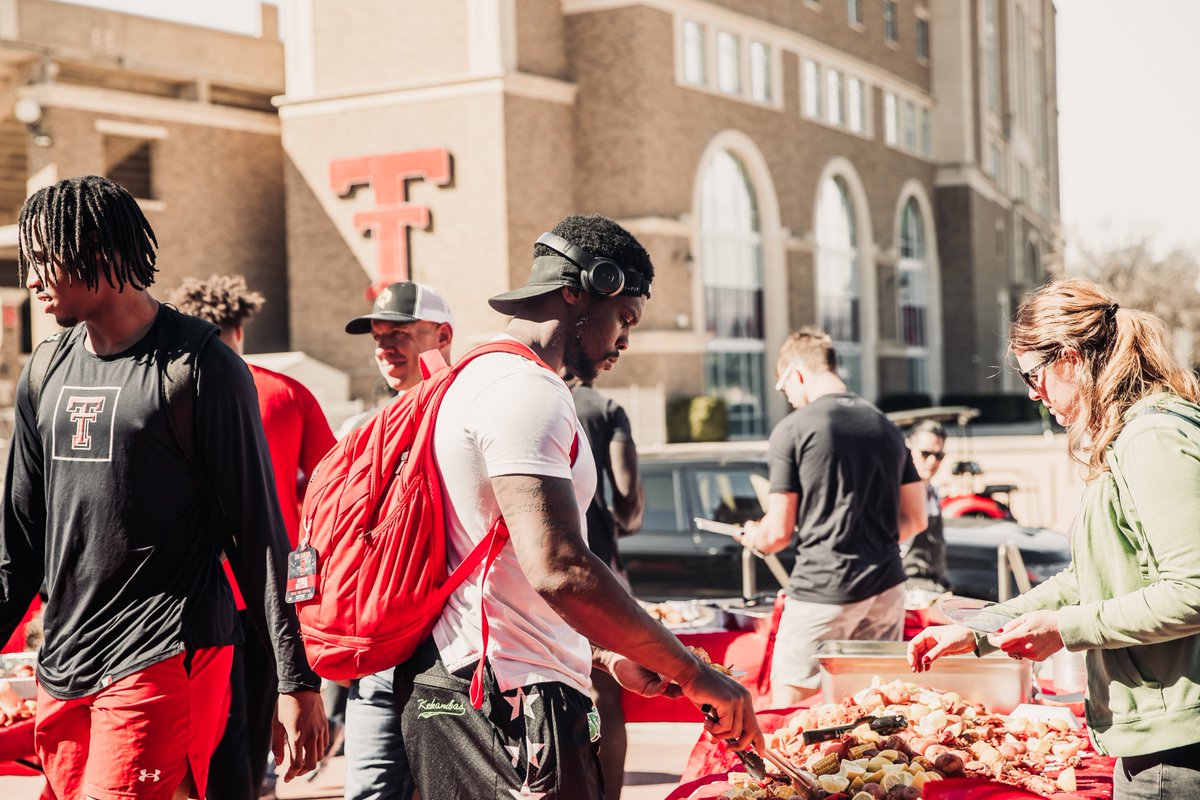 TexasTechFB's tweet image. Great food. Great people. Great day.
