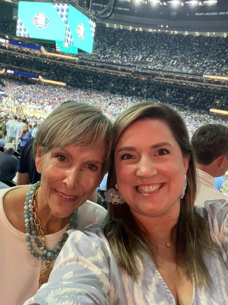lvrhowell's tweet photo. GAME TIME #UNCSELFIE #FINALFOUR https://t.co/9UdFR8oIAn