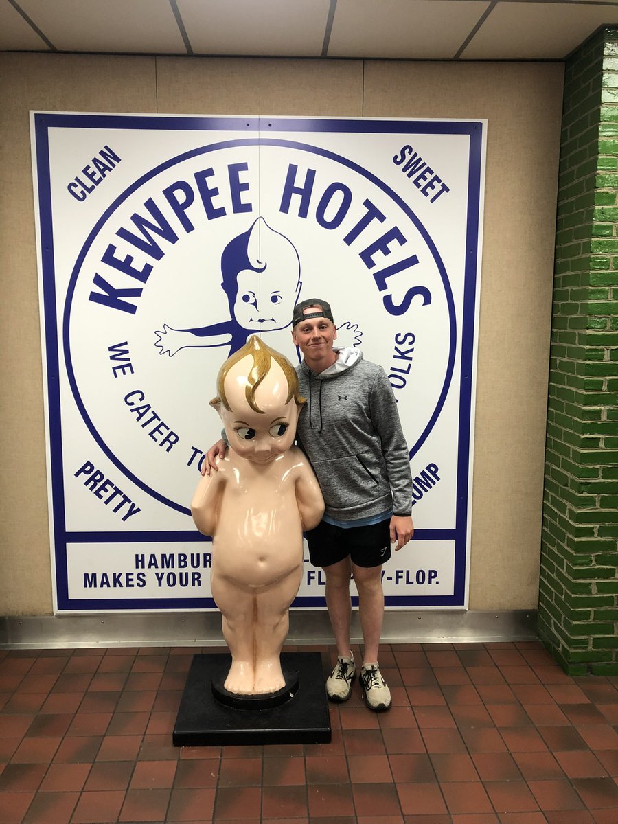 GuysTransy's tweet photo. Just two #transyguys taking in some Lima, OH culture #kewpee 
Hamburg Pickle On Top 
Makes Your Heart Go Flippity Flop https://t.co/XCifDWbHGH