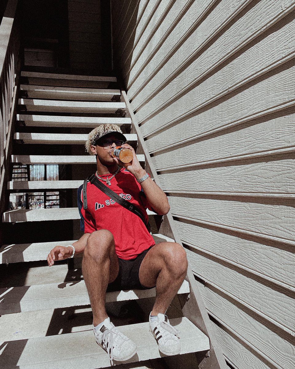motopapik's tweet photo. i probably drink this everyday if not twice a day 😮‍💨 ( @vitaminwater let’s collab i have 35k on tiktok 👀) https://t.co/ALQ5IwQzb9