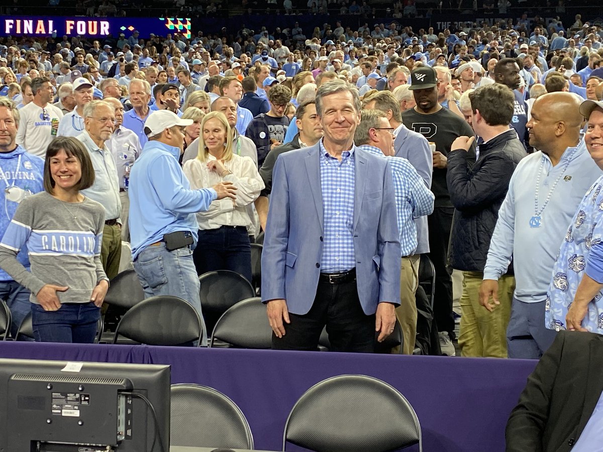 MikeToper1's tweet photo. The governor is in the house! Roy Cooper here to watch the Blue Devils and Tar Heels @NCCapTonight @SpecNews1RDU @RoyCooperNC https://t.co/BeL55JpMxg