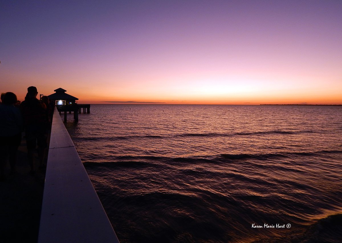 "How will I know?" she asked her mother, looking away, swishing her tail, as if she didn't know the answer. Her mother replied, "It's like the tide. Love pulls you under." The princess sighed, "He's like no other." 🧜‍♀️💞🕊️ #Truelove 💋