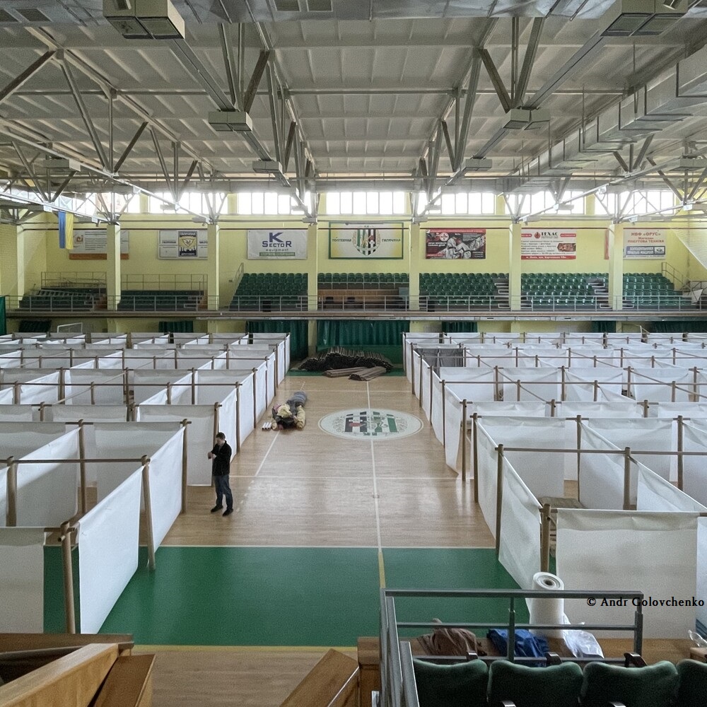 JapanGov's tweet photo. Renowned Japanese architect Shigeru BAN and his NPO Voluntary Architects’ Network are improving temporary living conditions for Ukrainian refugees and in-country evacuees w/indoor shelters made from paper tubes and curtains.
https://t.co/RwHDtq7v4p
#Ukraine #PaperPartitionSystem https://t.co/UL5leLLRvB