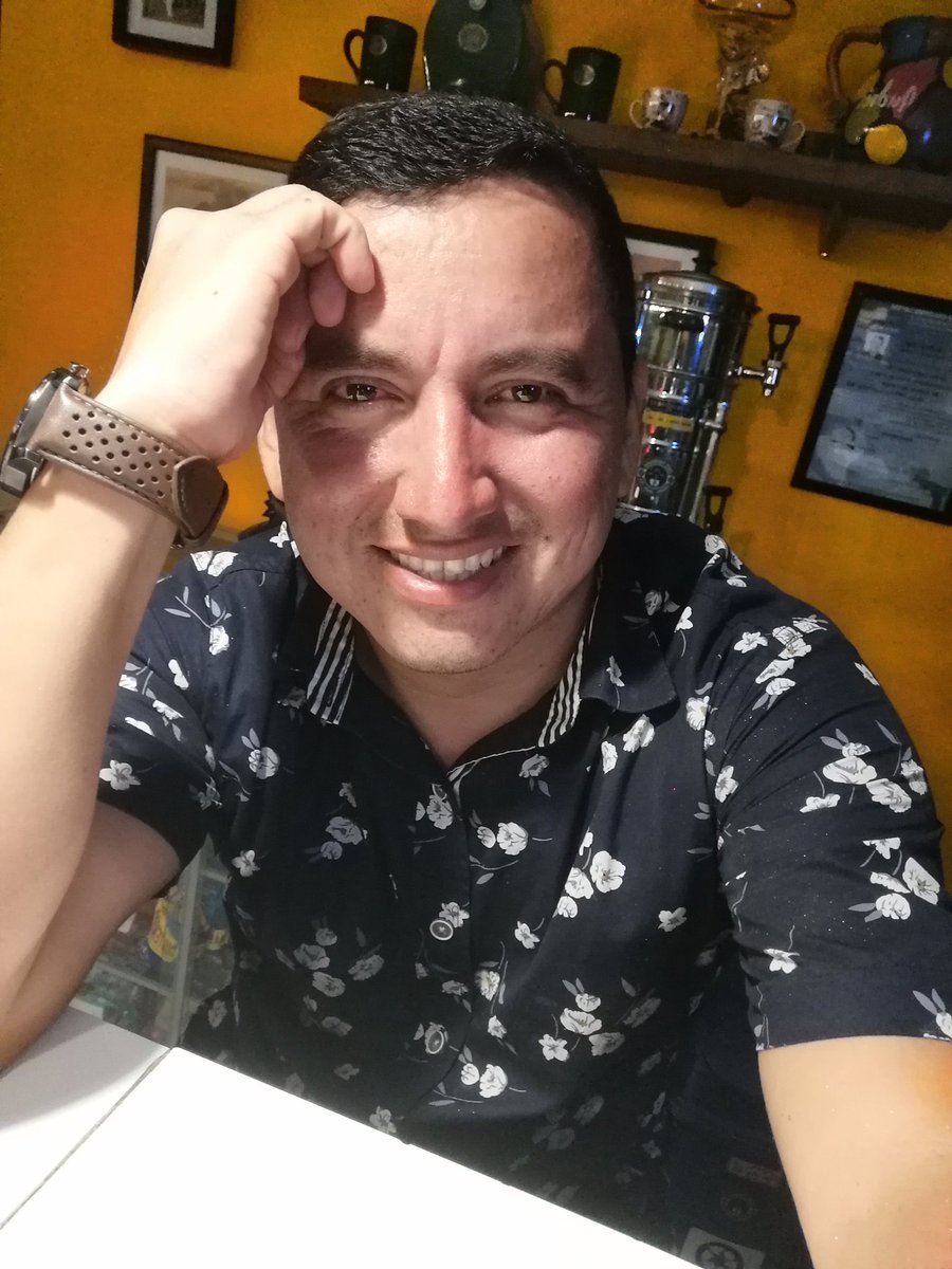 Soy un conjunto de desastres _con un corazón grande y una sonrisa siempre feliz. ®️