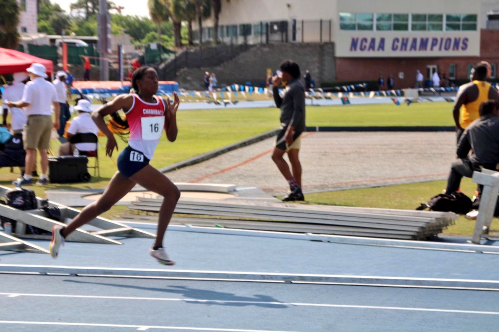 Coach_DSutton's tweet photo. Freshman Kashia Hoo with a new PR of 2:17.37 in the 800m run and an 8th place finish at the #FLrelays. @CMLions_Sports @flrunners https://t.co/JqqwVJZa0T
