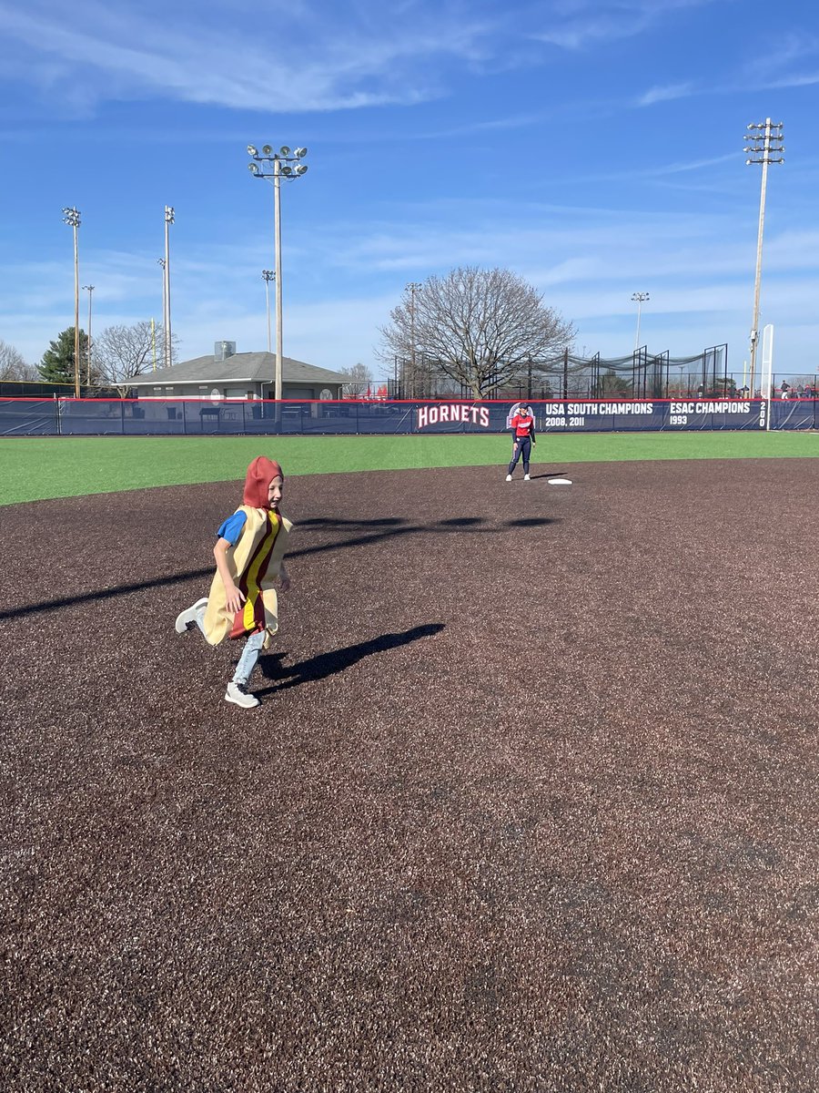 EndeavorsInEd's tweet photo. Thank you #ShenandoahUniversity #SUHornets #SUSoftball for letting our #FCALL softball girls be recognized and run bases today at the double header! @SUHornetsSB #girlsgotgame https://t.co/4LH6y9mLGN