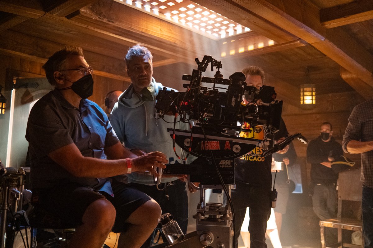 OurFlagOnMax's tweet photo. Some of our favorite stills of Blackbea- I mean @TaikaWaititi in director mode 🏴‍☠️🎥 https://t.co/XVmvMfSCMH