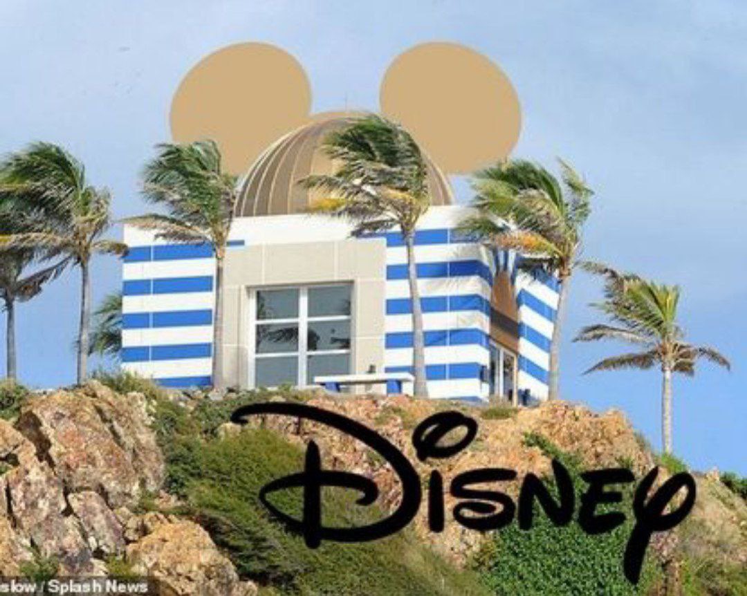 Lukewearechange's tweet photo. Very interesting but when I raided Epstein’s Island I also found out that Disney Cruises did snorkeling tours 20 feet from Jeffry’s island, could be a coincidence but there’s a lot of those with Disney! https://t.co/45hxmpE2gd