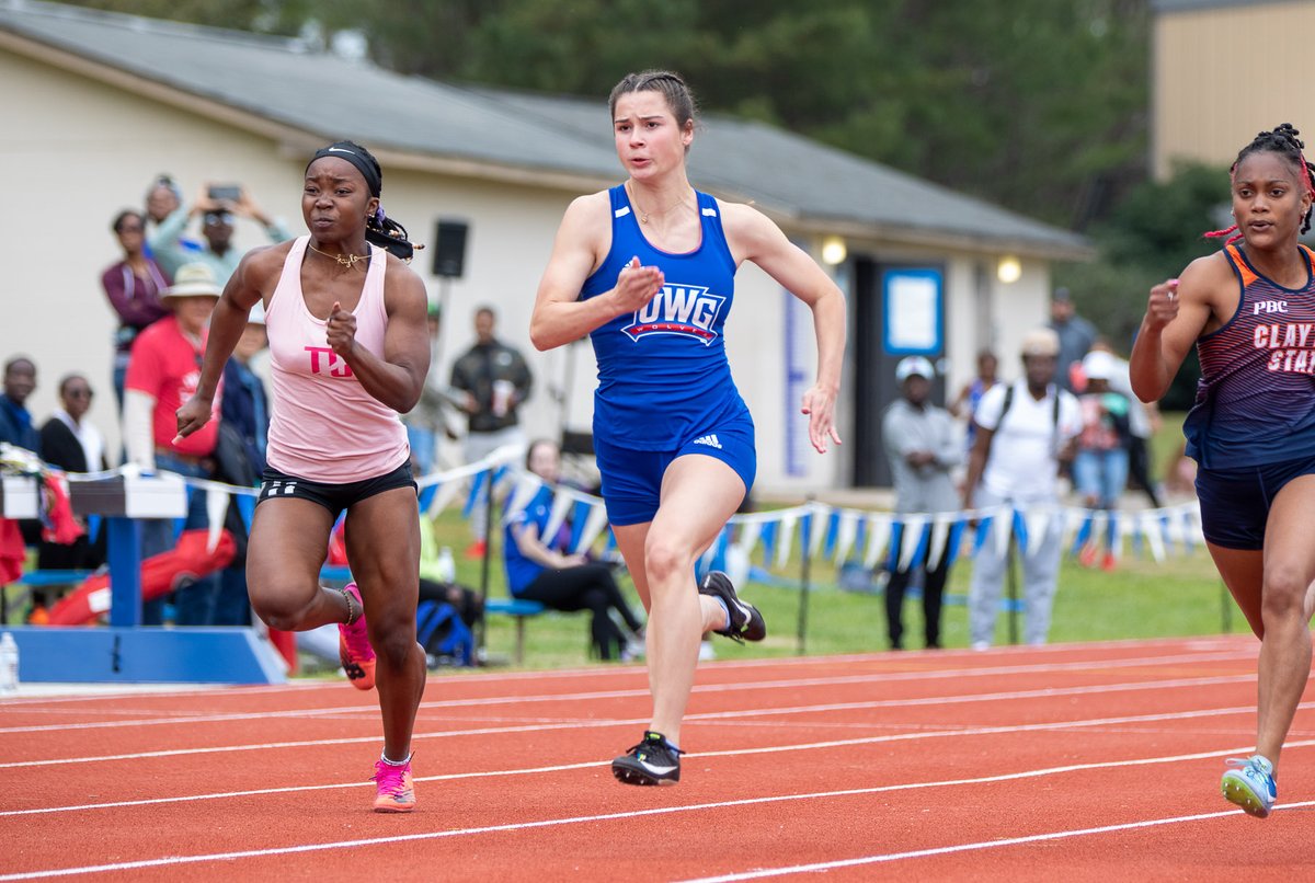 📸 from today's meet! What a great event with an amazing result for the Wolves!

#WeRunTogether