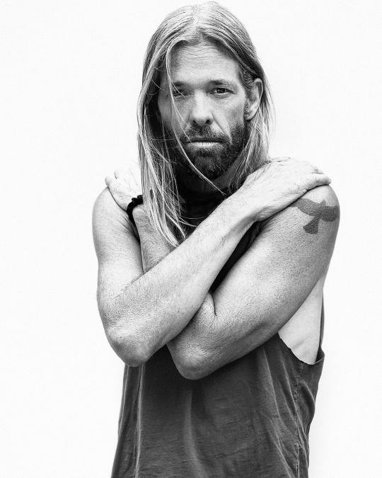 A week's gone by and it still hurts 🖤 #RIPTaylorHawkins <a href="/taylorhawkins/">Taylor Hawkins</a>
