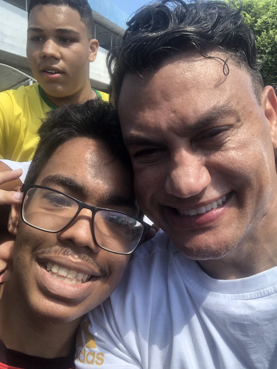 ryanhcosta's tweet photo. Humildade em pessoa ! @popofreitas 

#boxe #lutador https://t.co/gNfO1ngikF