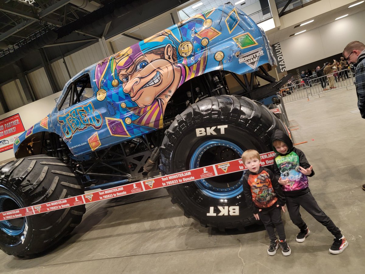 DBHawks19's tweet photo. Let's get it!!!! #MonsterJam #SeriesRed https://t.co/qAbaIr18nw