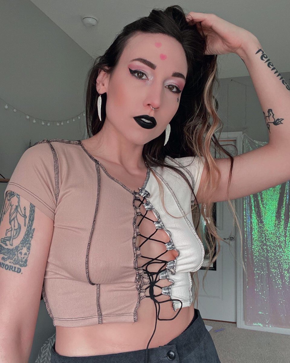 𝕱𝖆𝖞𝖊 tweet media