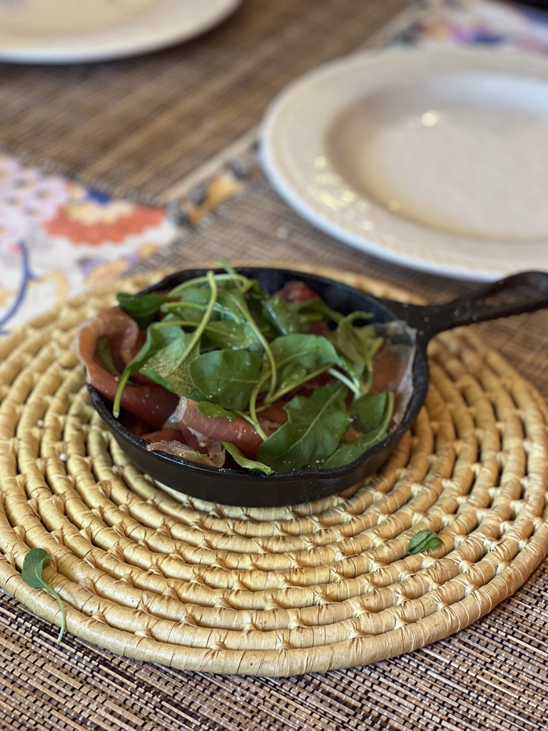 El momento en el que tu asado pasa de ser un asado a QUE RICO ASADO es AHI.. #provoleta #provolone #rucula #jamonserrano