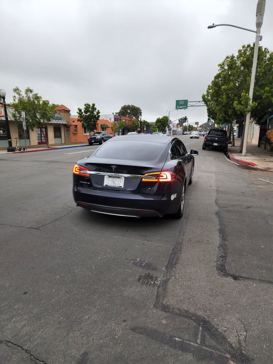 Timchi's tweet photo. @Uber had a driver question our destination before arriving. Was in the wrong car when he arrived. Threatened me, then drove off and almost caused an accident fleeing when I tried to take a picture of his license plate. Please cancel this driver. https://t.co/PLOjlKSdRI