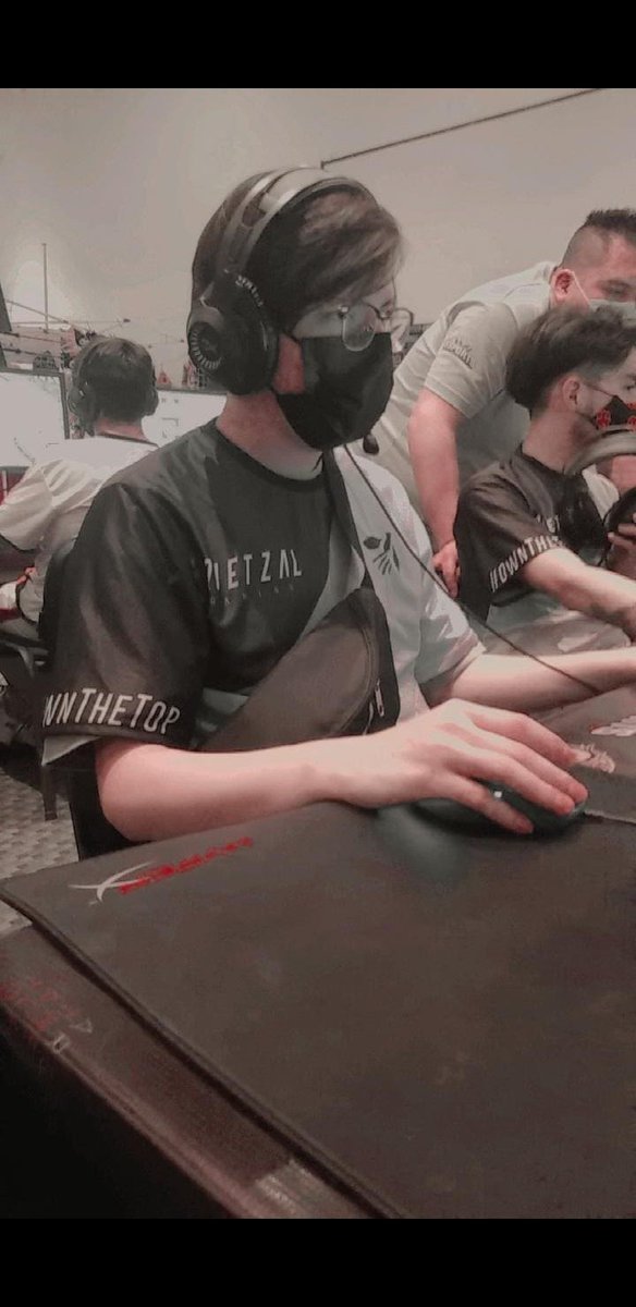 Cractus09's tweet photo. Les comparto unas fotitos que les saque a los jugadores de lol de @gaming_quetzal en un torneo presencial en @ExpoTuzocon :)) https://t.co/S5ttXvctyf