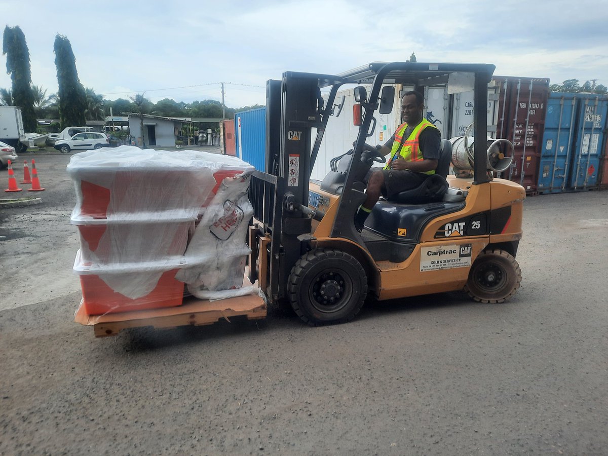 JeremaiaMataik2's tweet photo. Year in &amp; Year Out, Direct Relief &amp; Savusavu Community Foundation continue to provide support of medical supplies to the Ministry of Health &amp; Medical Services. Vinaka vakalevu Mr. Ken Barasch &amp; Team.#TogetherWeCan https://t.co/HnOQbbxG8Y