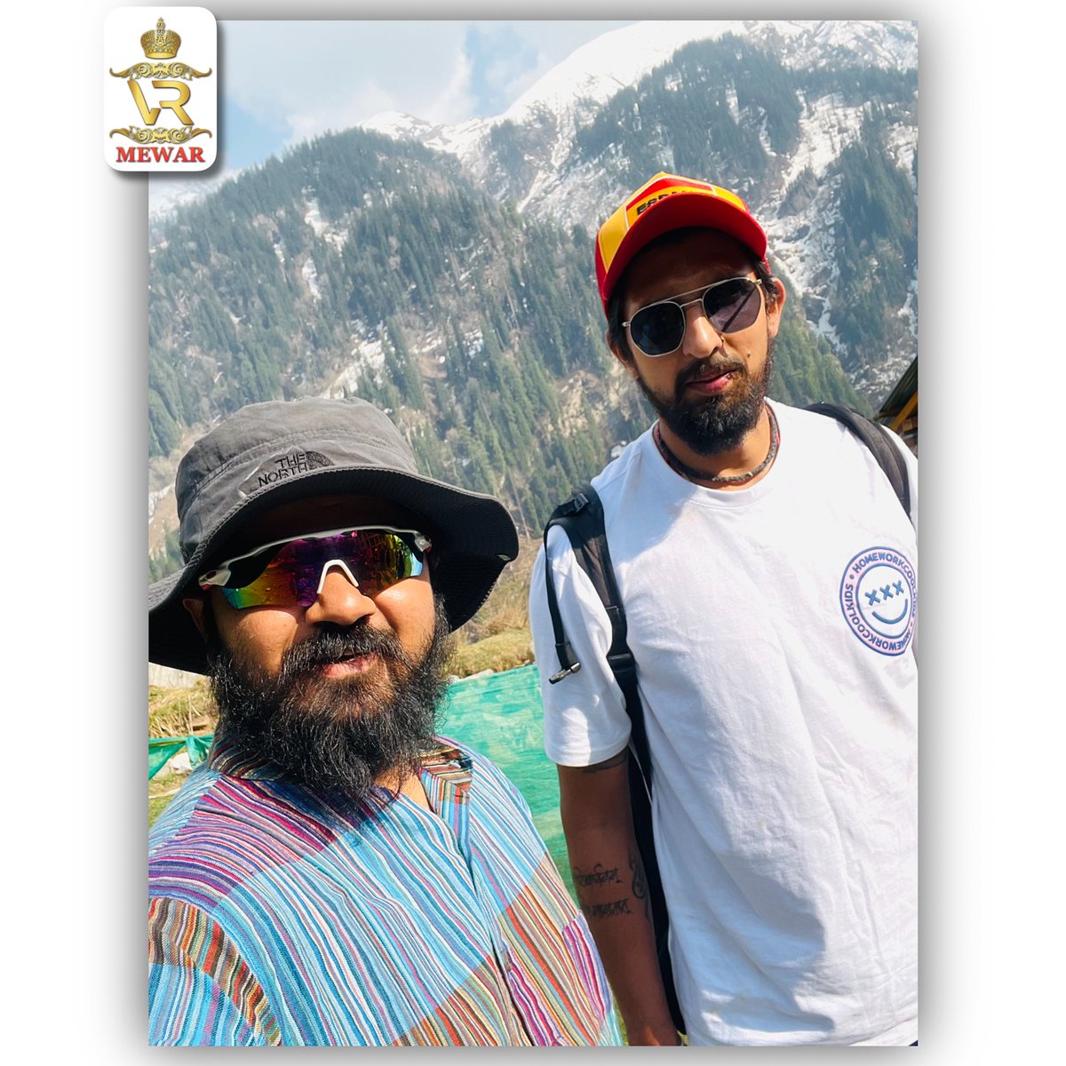 Virendramewar's tweet photo. At Magic valley malana with the fastest Indian bowler @ImIshant  

#magicvalley #malana #ishantsharma #thrillblazers #incredibleindia #himachal #travelwithvrm #VRM🦁 https://t.co/NmmYzRaE7P