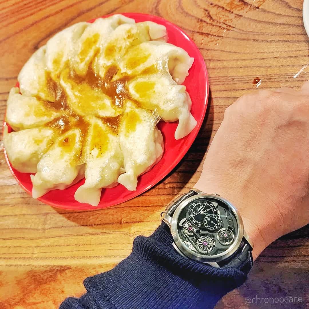 chronopeace's tweet photo. ついにローマンゴティエのロジカルワンも、ファイナルエディションが納品始まった！これでもうディスコン。すでに国際相場はプレ値で日本以外の枠は売り切れ。時計愛好家のあなた、狙うのは今です！ To help discontinued soon.

#romaingauthier #logicalone #ローマンゴティエ #ロジカルワン https://t.co/sSn9Mt9JQO