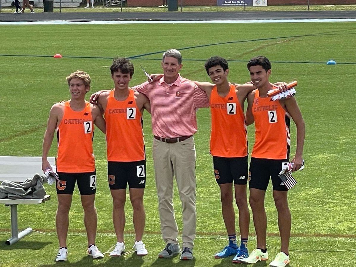 stevenvmayer's tweet photo. #2 4X800 IN THE NATION. School Record ✔️ Meet Record ✔️ Also a 2Mile PR of 9:41. Go Bears! 🐻🟠⚫️@CHS_BR @CHSBRTrackField https://t.co/3O6xduJdna