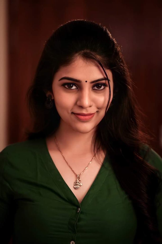Devika222000's tweet photo. Good Morning 😘😘 https://t.co/H8Us6aRNcL