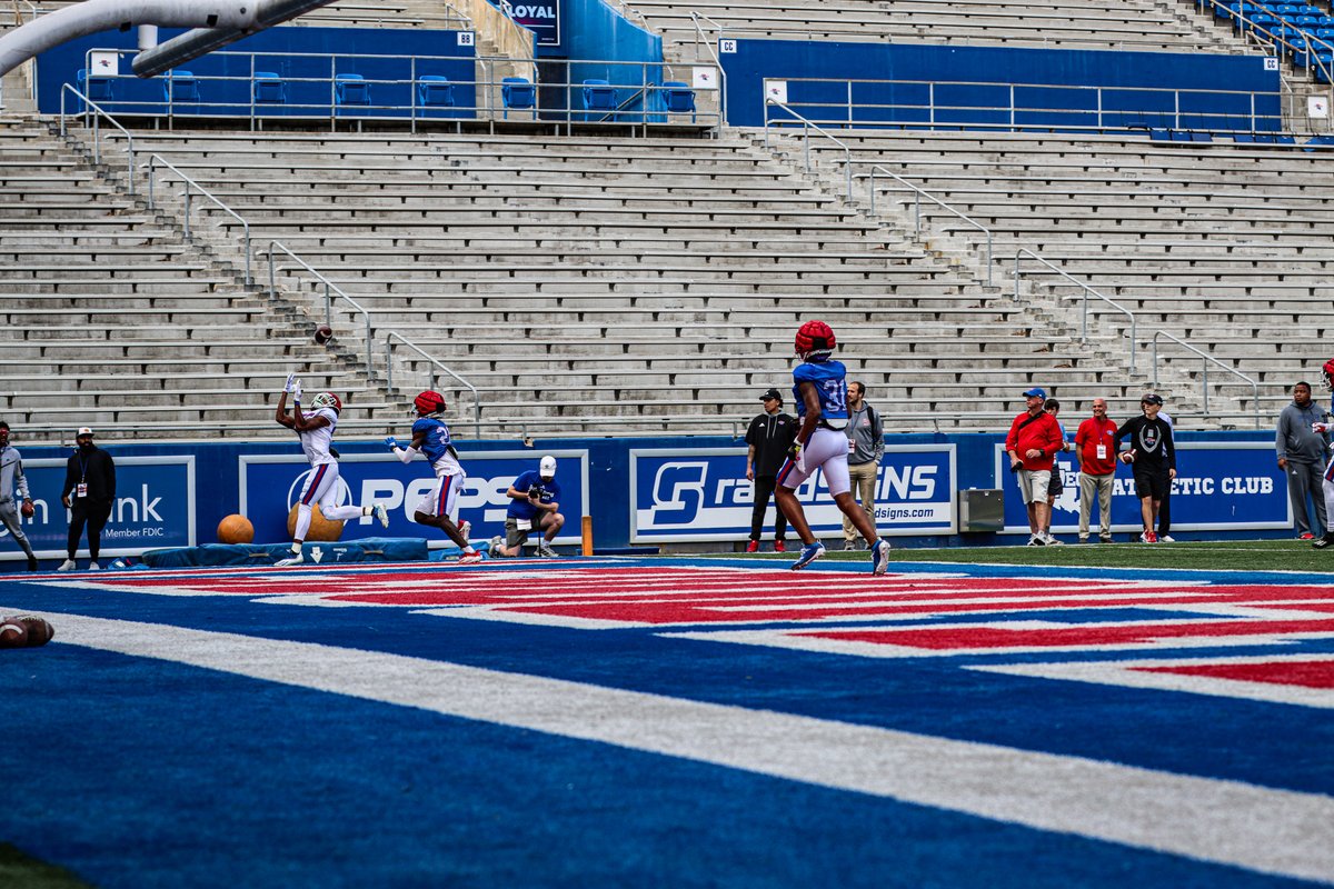 LATechFB's tweet photo. Dimes https://t.co/zxJHoKtieV