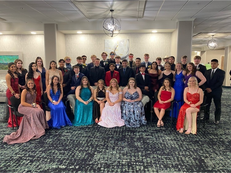 GPSBuffs's tweet photo. PROM 2022 #GibbonNation #GPSBuffs https://t.co/jOJRx6ILZj