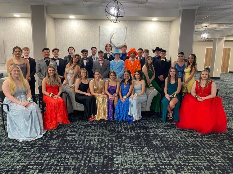 GPSBuffs's tweet photo. PROM 2022 #GibbonNation #GPSBuffs https://t.co/jOJRx6ILZj