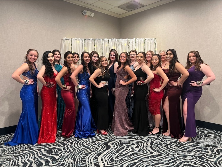 GPSBuffs's tweet photo. PROM 2022 #GibbonNation #GPSBuffs https://t.co/jOJRx6ILZj
