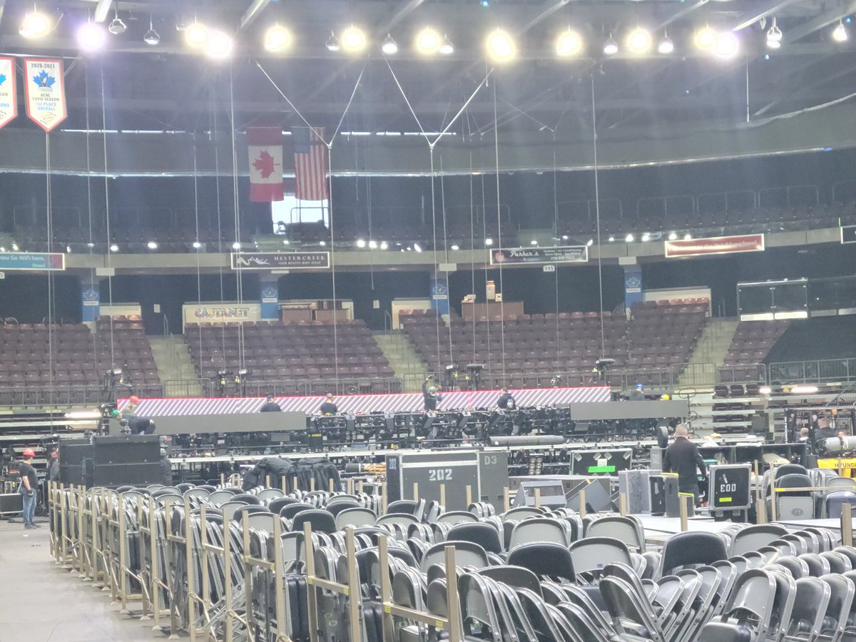 iatse168's tweet image. We at @iatse168 are honoured that one of our Members was able to join our @IATSECANADA Kin from the new @IATSE Local, #Local250 at @SOEC in their first concert back, in support of @SantanaCarlos.