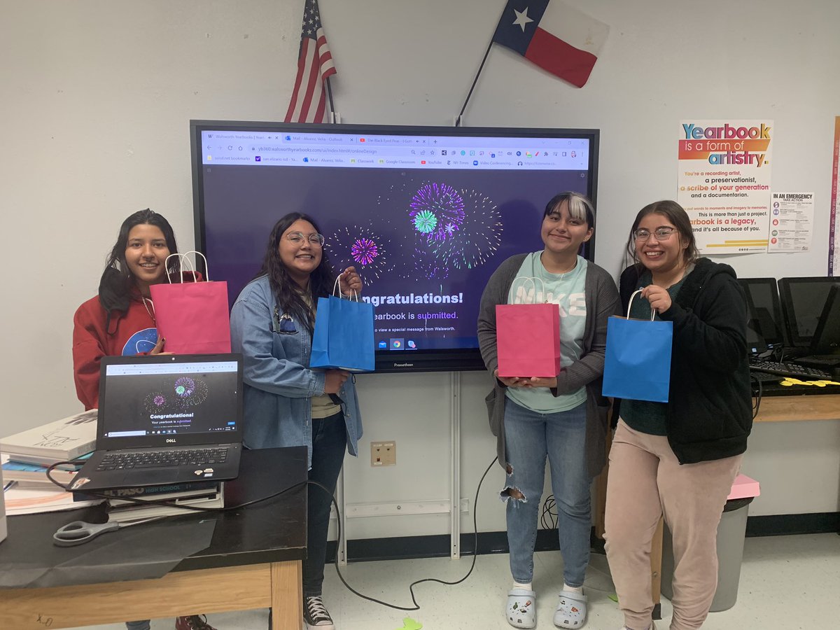 We finished the 2022 yearbook! 🤩🥳
Thank you for the goodie bags @Marioni_SEHS