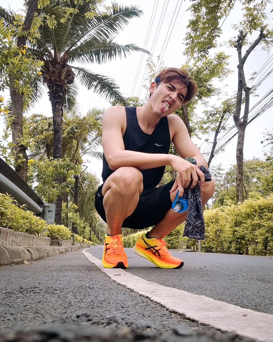 ChalantornL's tweet photo. 🏃‍♂️ #pon_nawasch https://t.co/lez5Y99v9U