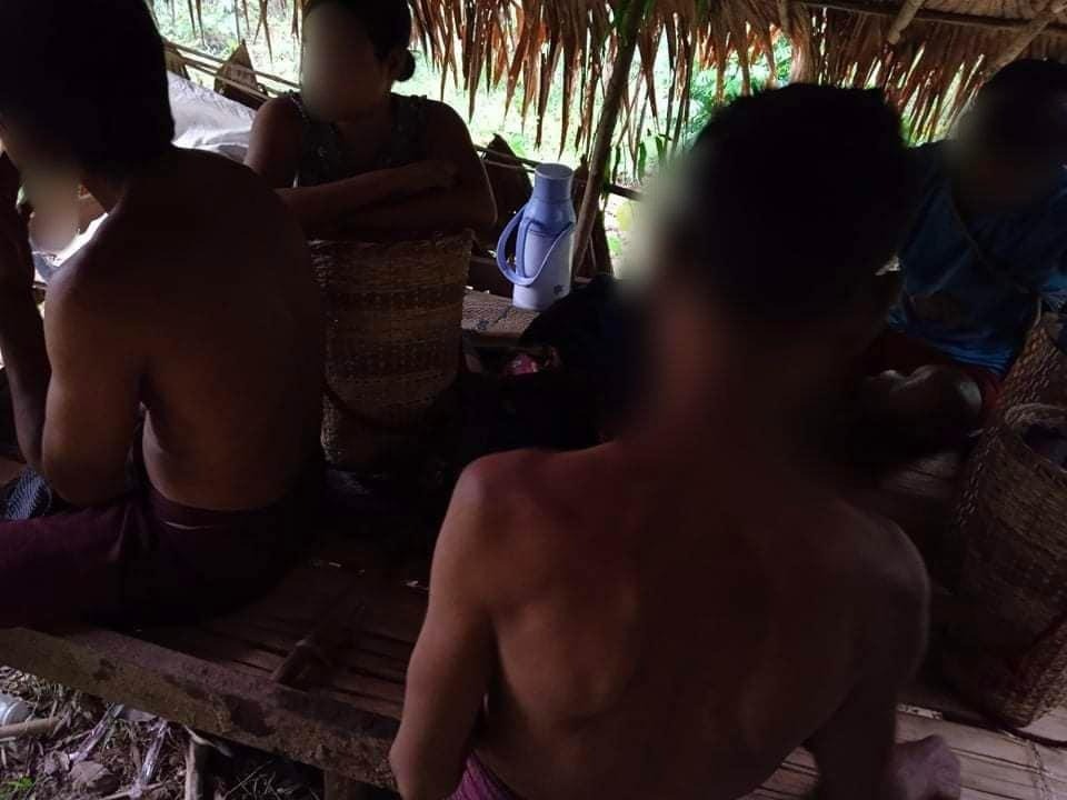 HURFOM's tweet photo. 1/4 In Thayet Chaung Township, Taung Pyauk sub-township, Dawei, the junta opened fire with heavy artillery and seven villagers were illegally arrested. Residents said homes were also set on fire.
"At least 30 indiscriminate shells were fired from Thae Chaung Gyi Police Station. https://t.co/K7op0XLB1V